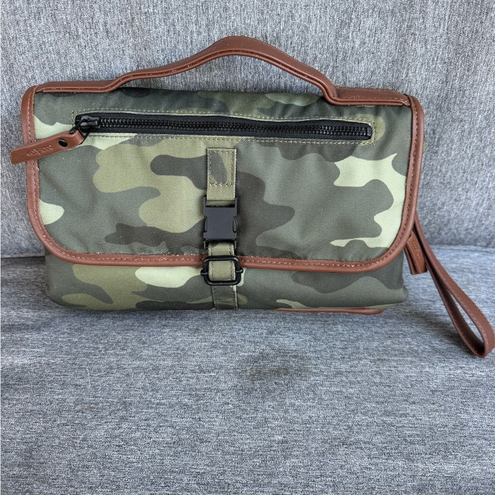 DocATot Camouflage diaper clutch